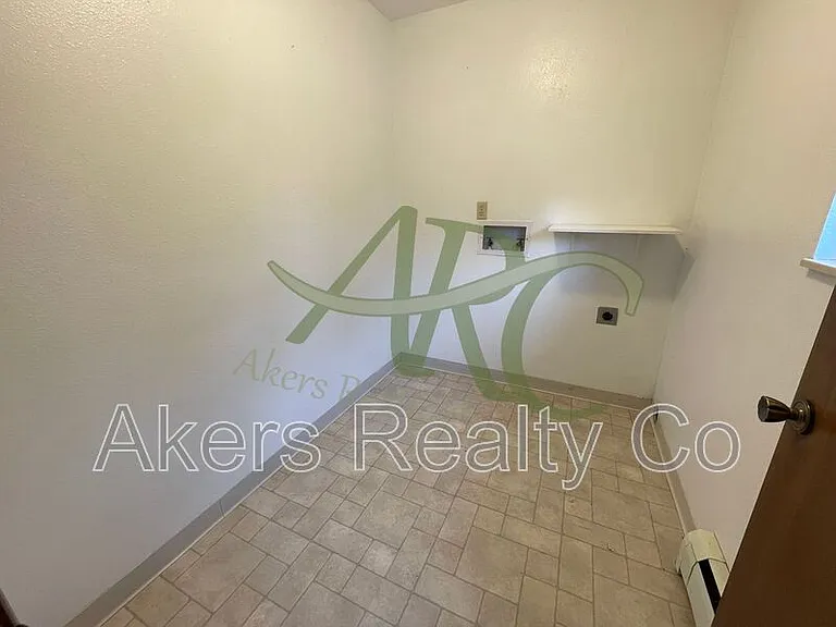 1322 Anita St — Photo 8