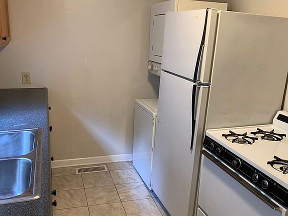5th image of 329 Oldham Ave #2