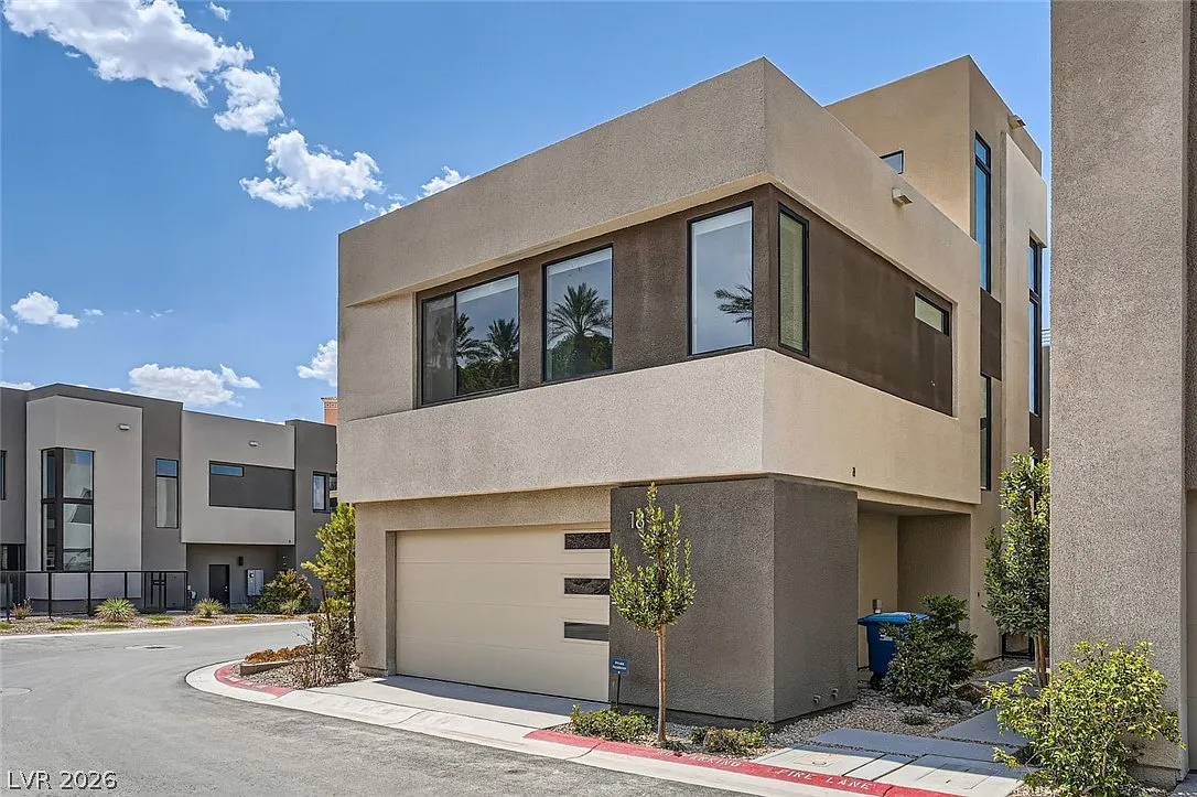 3 bed, 4.5 bath, 3210 sqft, $6,800 — Photo 3