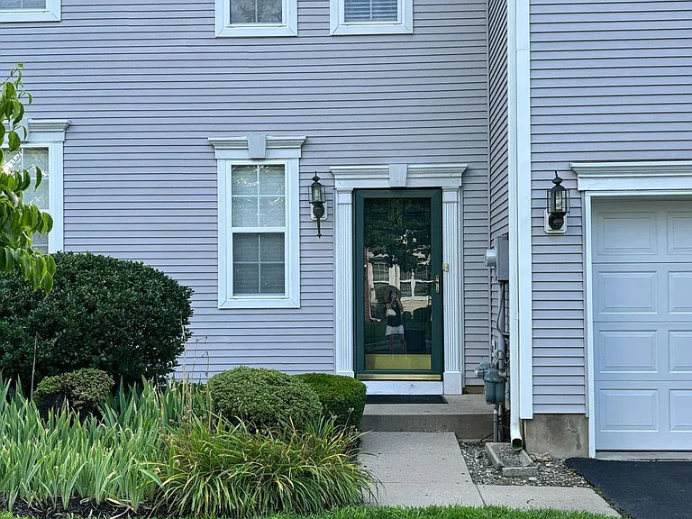 16 Normandy Dr — Photo 1