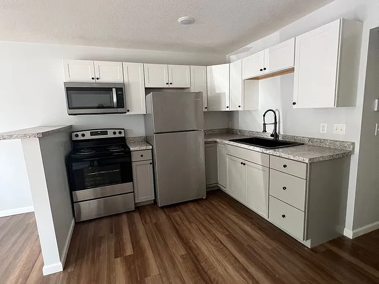 1006-1012 Oneida Ave — Photo 3