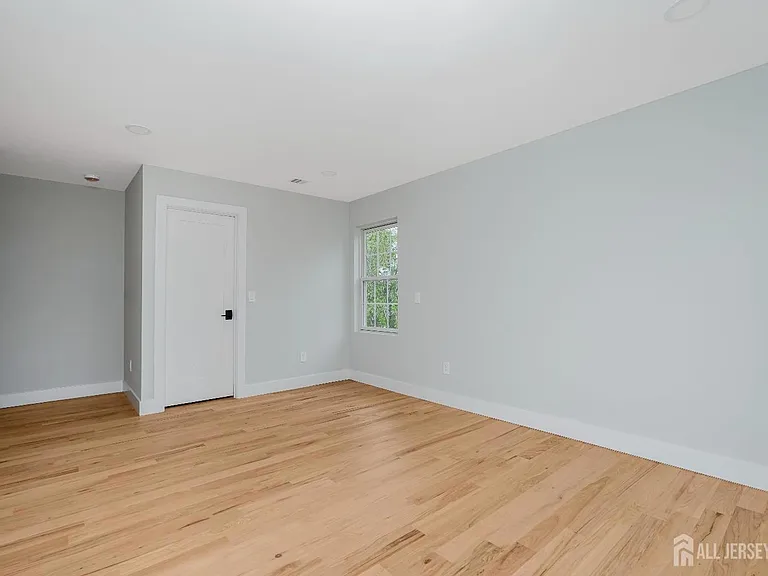 2810 Beatty St — Photo 16