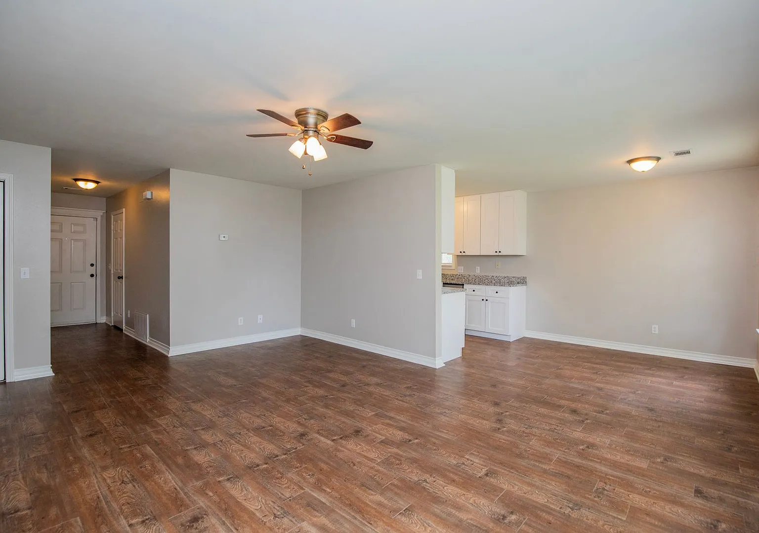 872 NW A — Photo 3