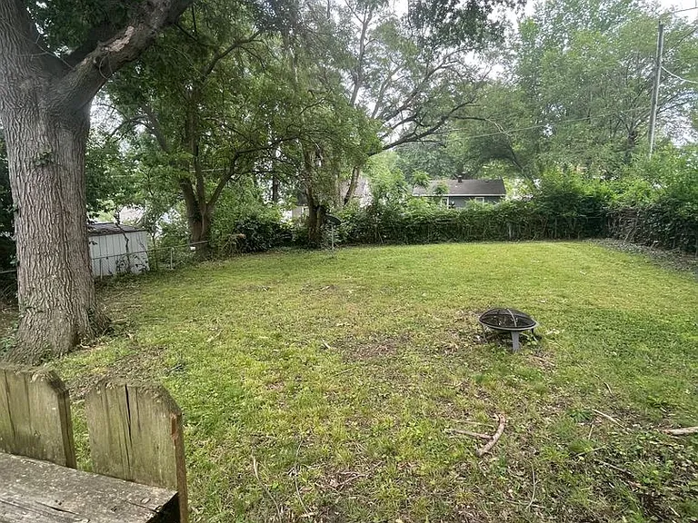 667 Thornton St — Photo 10
