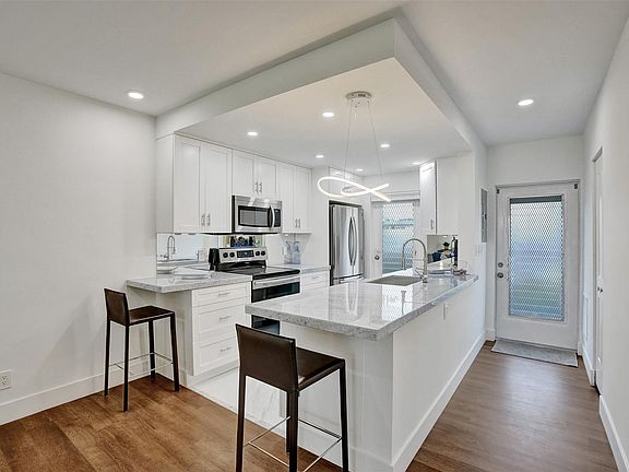 3rd image of 101 NE 19th Avenue #110