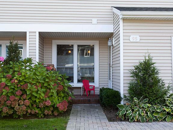 4th image of 100-95 Baker Ct