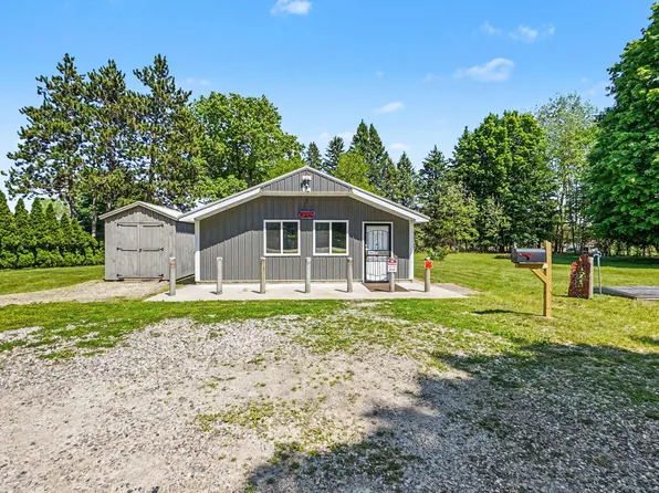 2811 S Sheridan Rd, Stanton, MI 48888