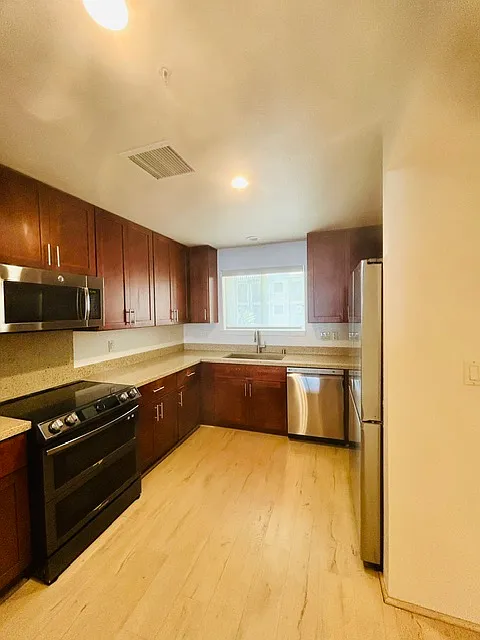 2 bed, 1409 sqft, $5,000 — Photo 3