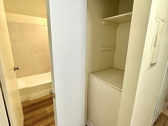 4th image of 4139 12th Ave NE APT 109