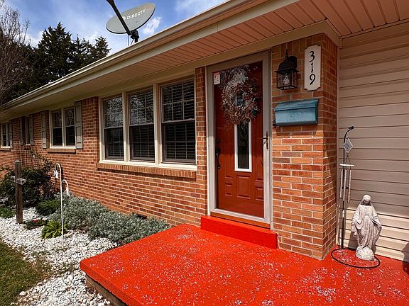 4th image of 319 Circle Dr