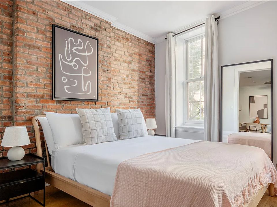 2nd image of 118 Christopher St APT 8