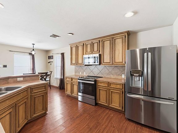 5th image of 14310 Rolling Hills Ln