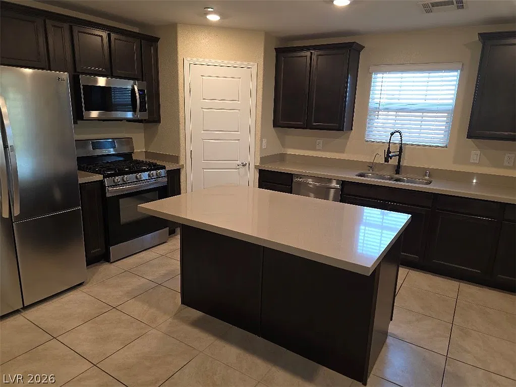 3 bed, 2.5 bath, 1509 sqft, $1,900 — Photo 3
