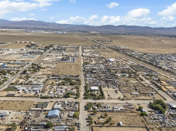 42622 3rd St E, Lancaster, CA 93535