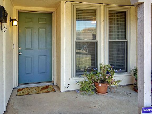 3rd image of 608 Barkridge Trl