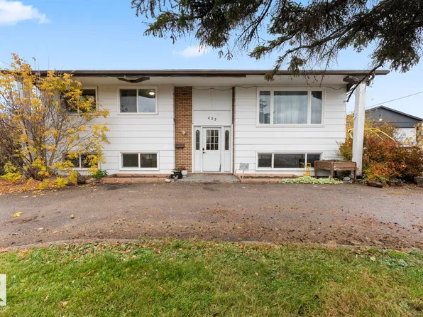 622 13th St, Cold Lake, AB T9M 1B2