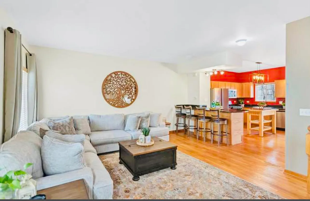 3 bed, 2.5 bath, 1600 sqft, $2,800 — Photo 3