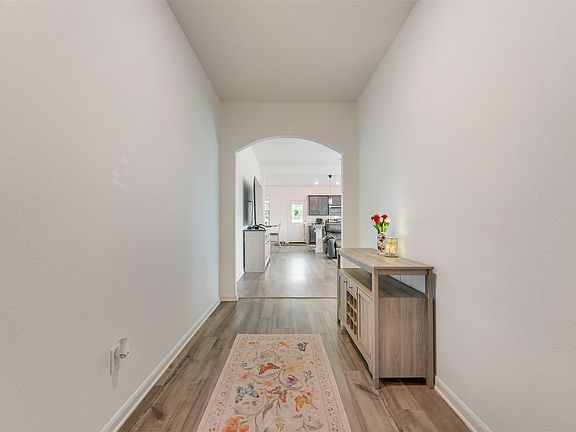 5th image of 721 Clark Dr