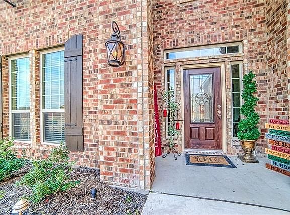 2nd image of 913 Hidden Creek Dr