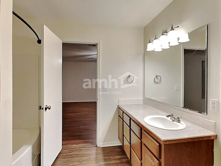 1211 N Cambrick Dr — Photo 11