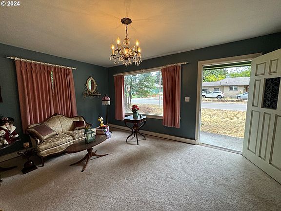 5th image of 325 SE 26th Ave