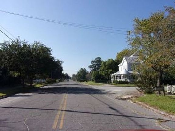 Exterior Neighborhood (street photo)