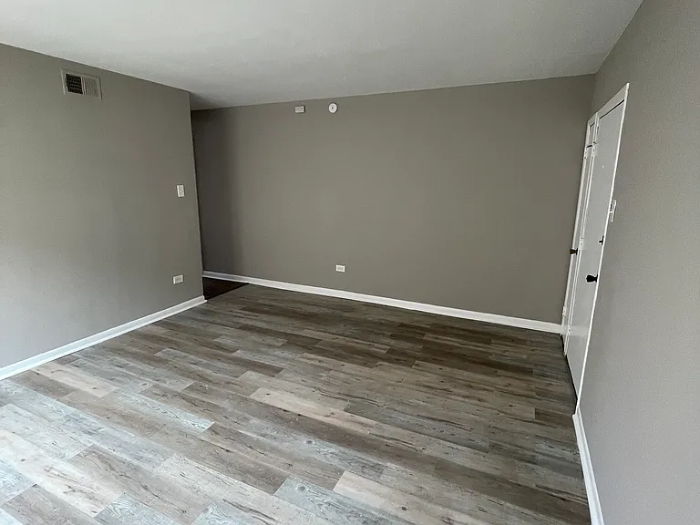 15006 Dorchester Ave #1W — Photo 3