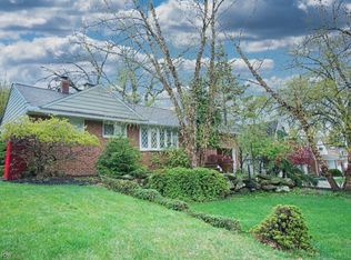 5249 Erwin St, Maple Heights, OH 44137