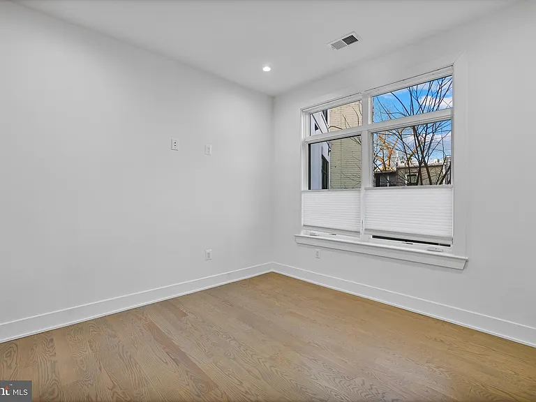 1220 Potomac Ave SE #3 — Photo 12