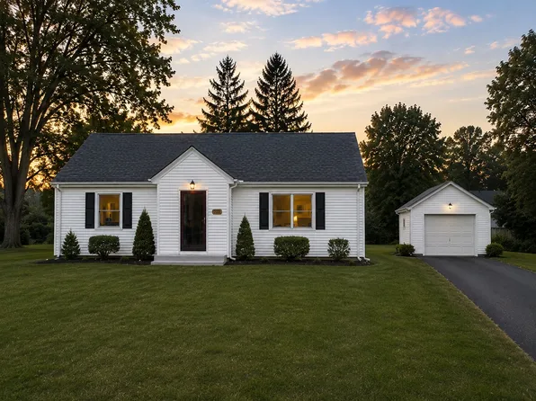 23 Cypress St, Portsmouth, RI 02871