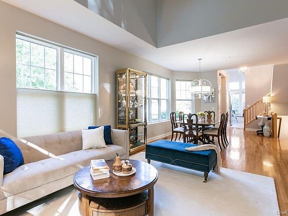 2nd image of 31 Wyldwood Dr