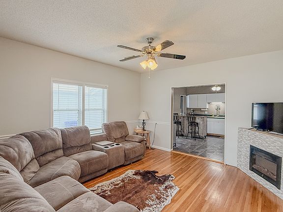 4th image of 305 Main St