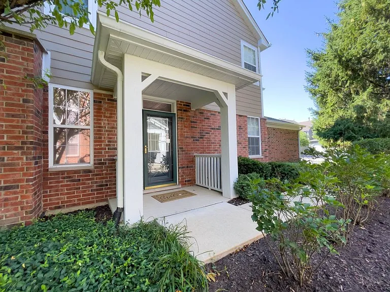 76 Tanglewood Dr — Photo 2