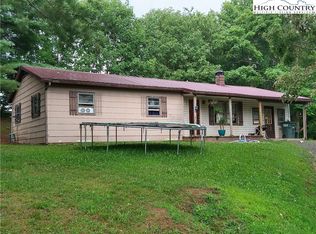 447 Maple St, Sparta, NC 28675