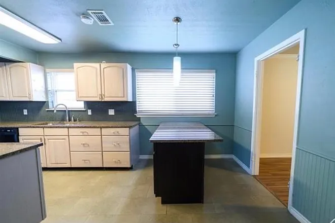 737 Snowden Dr — Photo 10