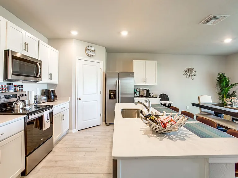 16163 Ortega Dr — Photo 10