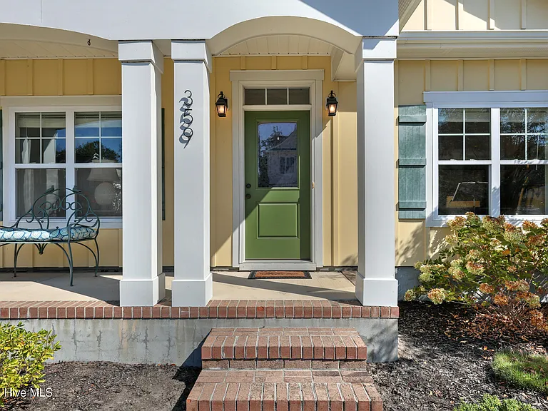 359 Hanover Lakes Dr — Photo 25