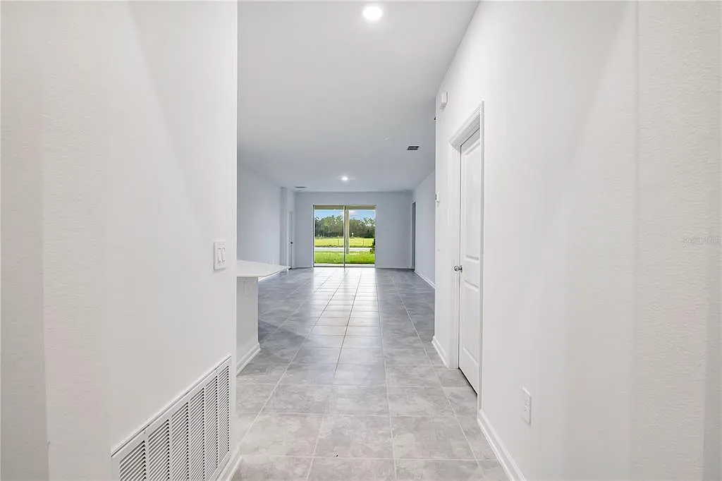 4 bed, 3.0 bath, 2093 sqft, $2,600 — Photo 4