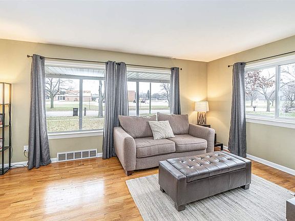3rd image of 1314 Eastlawn Dr
