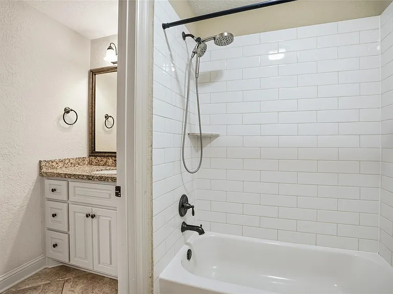 536 Stephen F Austin Dr — Photo 29