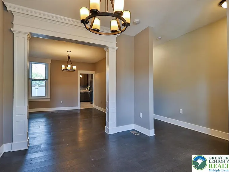 129 E Goepp St — Photo 9