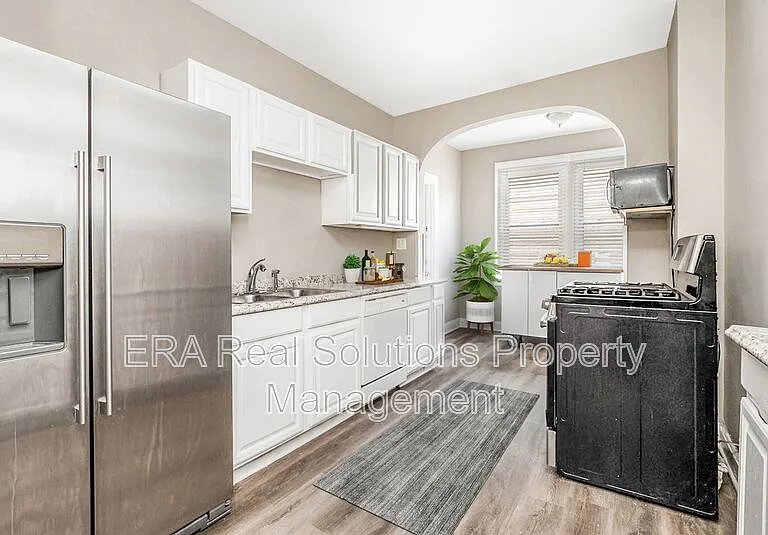979 Burton Ave — Photo 4