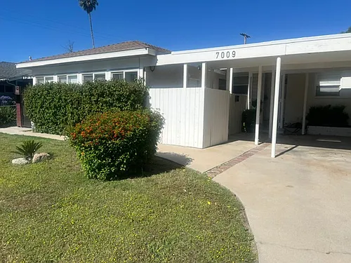 7009 Jumilla Ave #B Photo 1