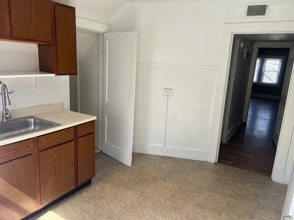 12 Demmer Ave Floor 2, Pittsburgh, PA 15221