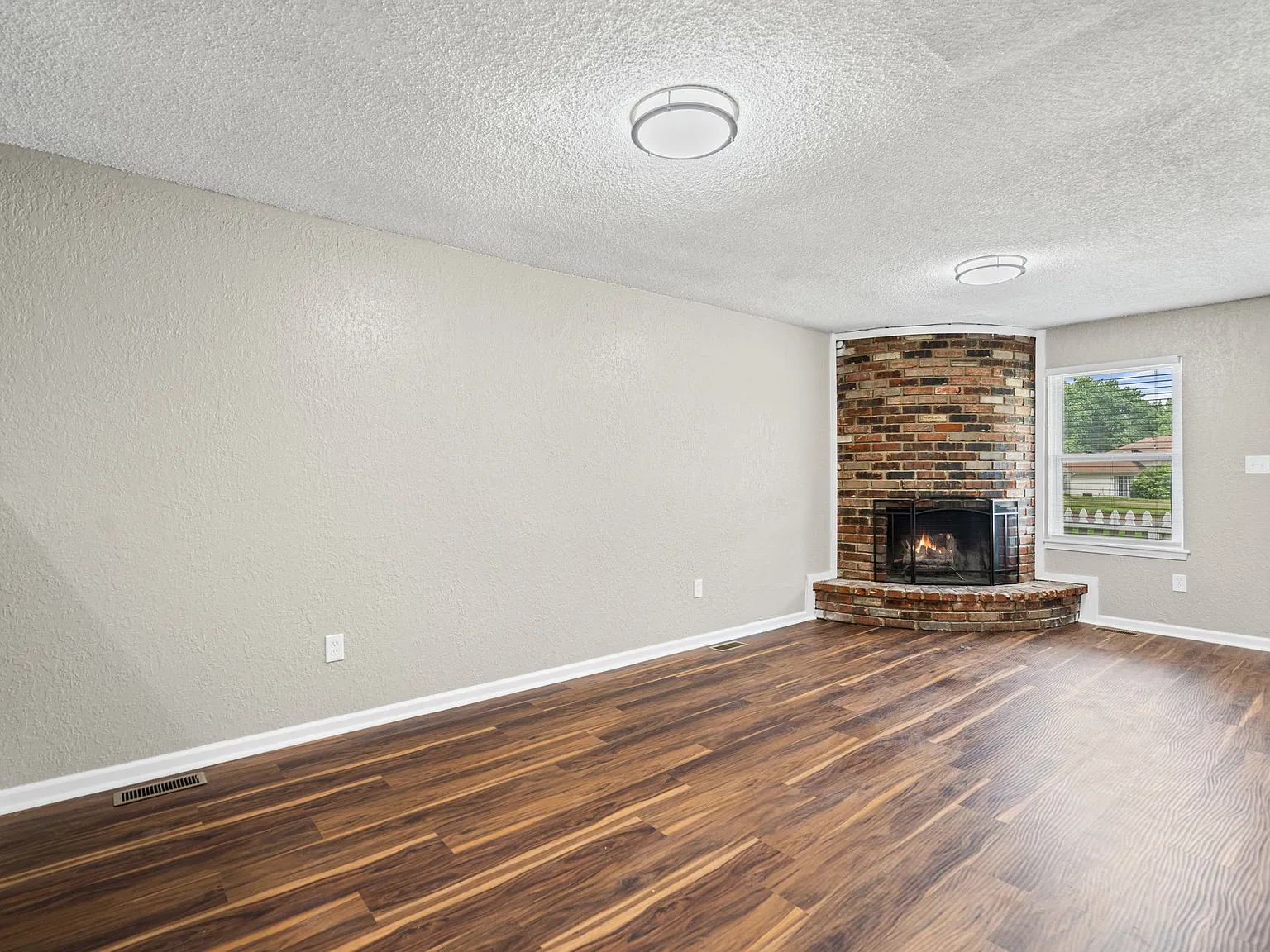 4 bed, 1500 sqft, $2,000 — Photo 2