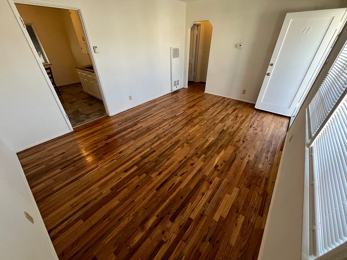 Building Photo - 327 Riverdale Dr #14