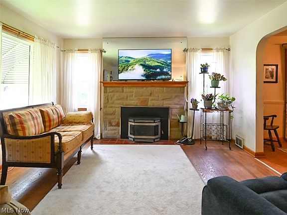 5th image of 127 Summit Ave
