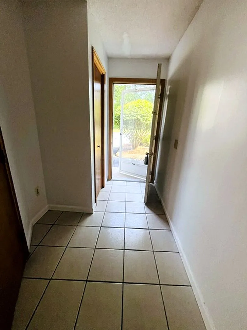 For Rent 2 bedroom, 1 bath — Photo 4