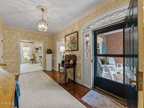 2nd image of 35 Courtney Place