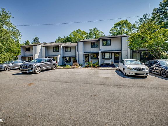 2nd image of 2420 Volunteer Pkwy APT 15